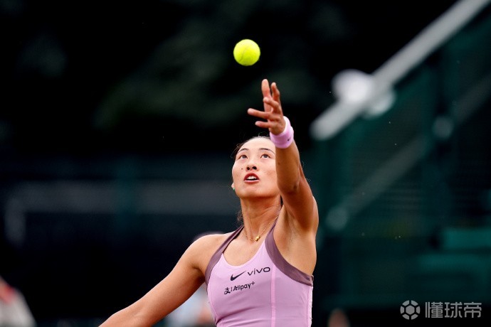 WTA250诺丁汉站第一轮：郑钦文2-1逆转萨卡里晋级